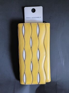 Free Assembly Yellow Wave Quilted Long Wallet